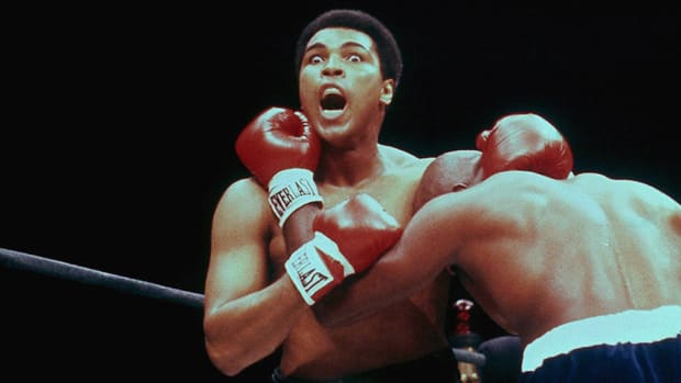 7-1977-muhammad-ali-earnie-shavers-017045690.jpg